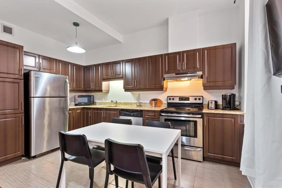 M11 The Artsy 2br Prime Location Dt Apartment